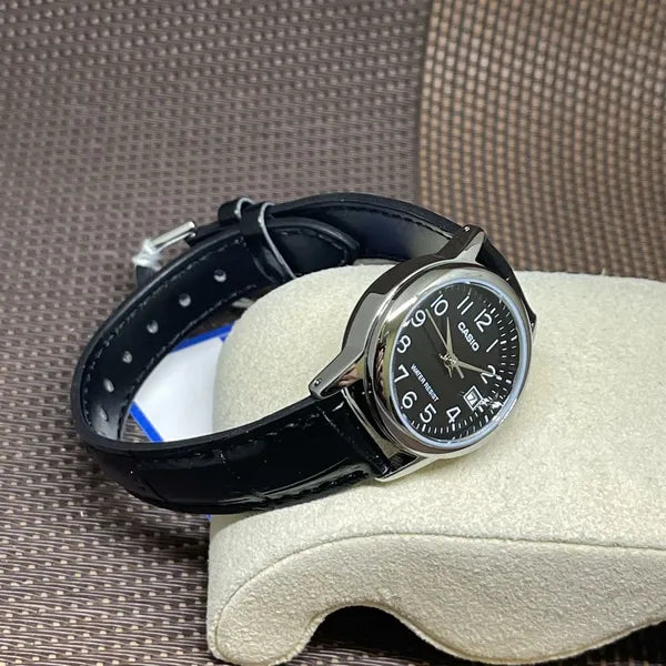 Casio női karóra LTP-V002L-1B, fekete számlap, bőr szíj, WR30, díszdoboz