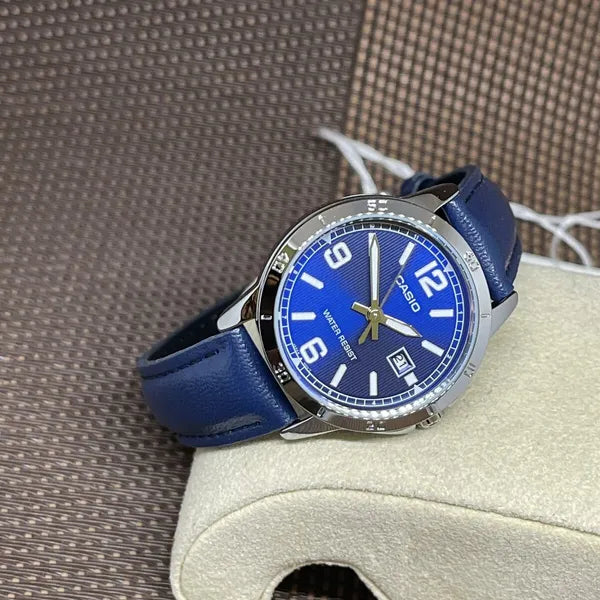 Casio LTP-V004L-2B női karóra, sötétkék bőr szíj, ezüst tok, 35 mm, WR30