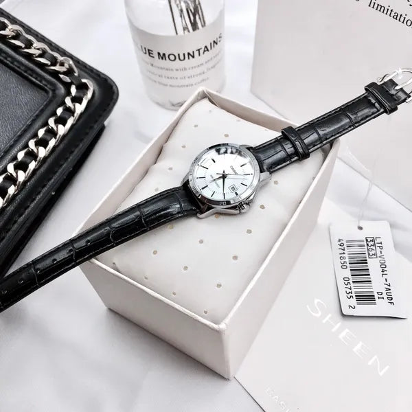 Casio LTP-V004L-7A női kvarc karóra, 30 mm, WR30, fekete bőrszíj, dátum