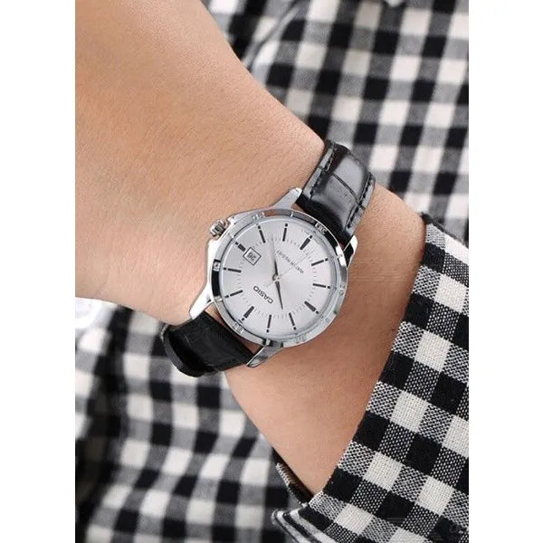 Casio LTP-V004L-7A női kvarc karóra, 30 mm, WR30, fekete bőrszíj, dátum
