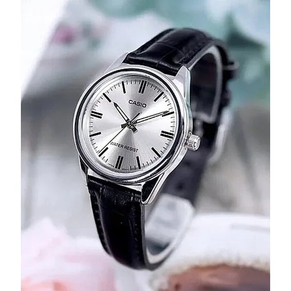 Casio női karóra LTP-V005L-7A, 28 mm, bőr szíj, WR30, kvarc + díszdoboz