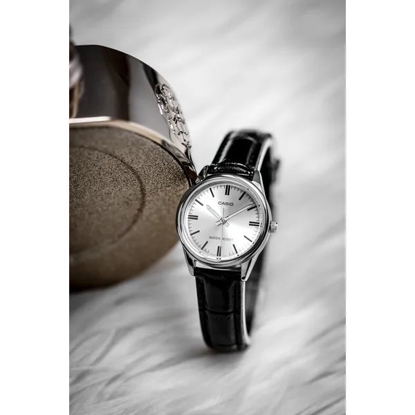 Casio női karóra LTP-V005L-7A, 28 mm, bőr szíj, WR30, kvarc + díszdoboz