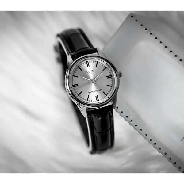 Casio női karóra LTP-V005L-7A, 28 mm, bőr szíj, WR30, kvarc + díszdoboz