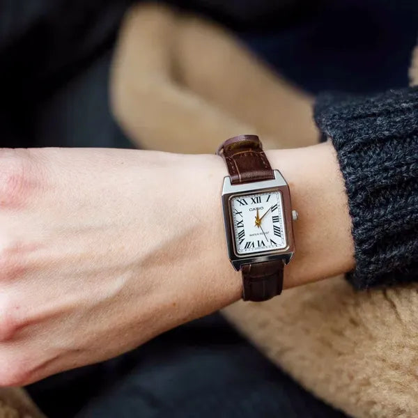 Casio LTP-V007L-7B2 női karóra, ezüst téglalap tok 31mm, bőr szíj, fehér számlap