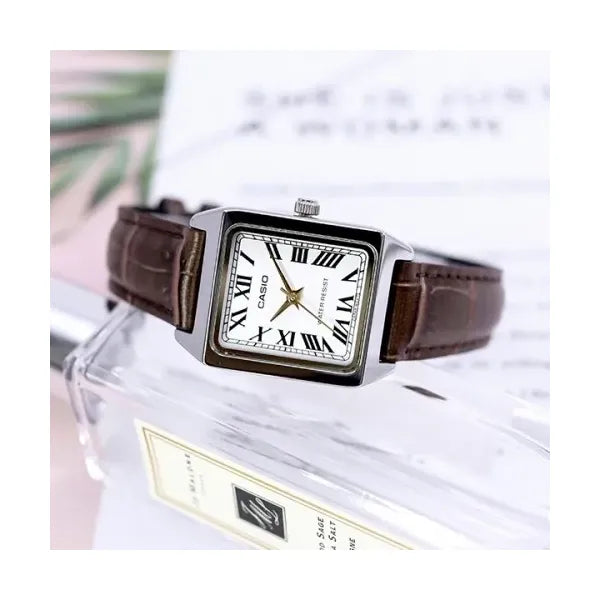 Casio LTP-V007L-7B2 női karóra, ezüst téglalap tok 31mm, bőr szíj, fehér számlap