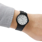 Casio MQ-24-7B3 férfi karóra, kvarc, 35 mm, fehér számlap, WR30, díszdoboz