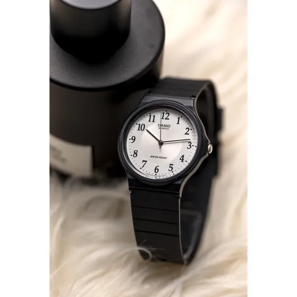 Casio MQ-24-7B3 férfi karóra, kvarc, 35 mm, fehér számlap, WR30, díszdoboz