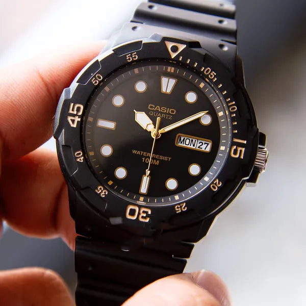 Casio MRW-200H-1E férfi kvarc karóra, 44 mm, WR100, fekete, dátumos