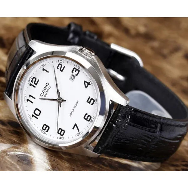 Casio MTP-1183E-7B férfi karóra, bőr szíj, fehér számlap, WR30, 39 mm