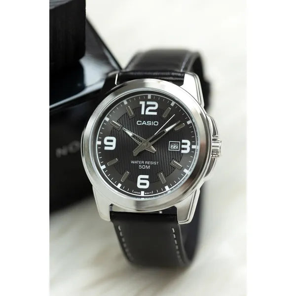 Casio MTP-1314L-8A férfi karóra, kvarc, bőr szíj, WR50, 45 mm + doboz