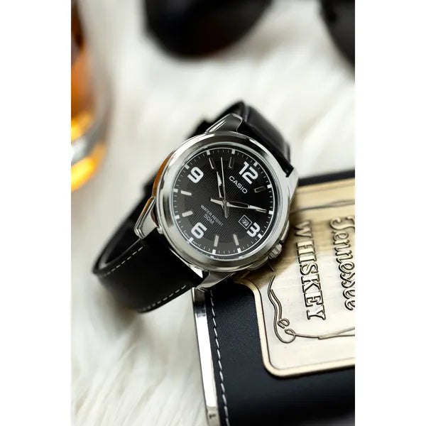 Casio MTP-1314L-8A férfi karóra, kvarc, bőr szíj, WR50, 45 mm + doboz