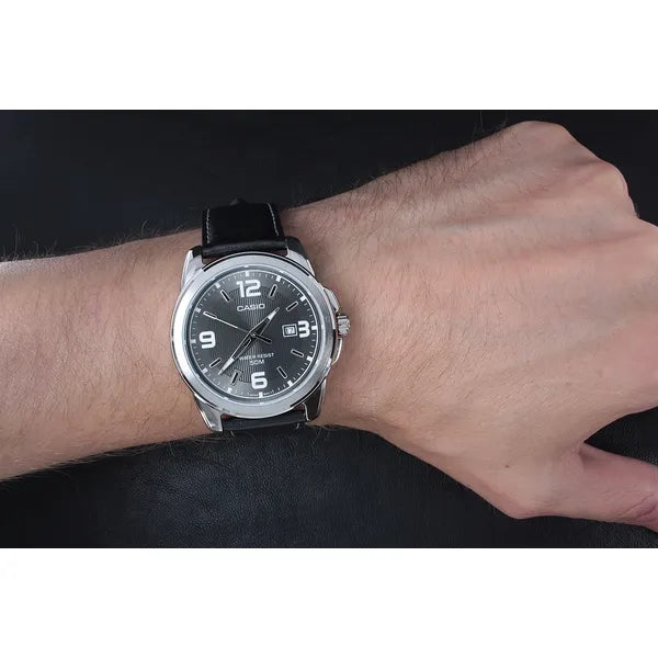 Casio MTP-1314L-8A férfi karóra, kvarc, bőr szíj, WR50, 45 mm + doboz