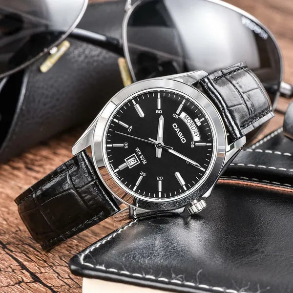 Casio MTP-1370L-1A férfi karóra, kvarc, fekete számlap, bőr szíj, WR50