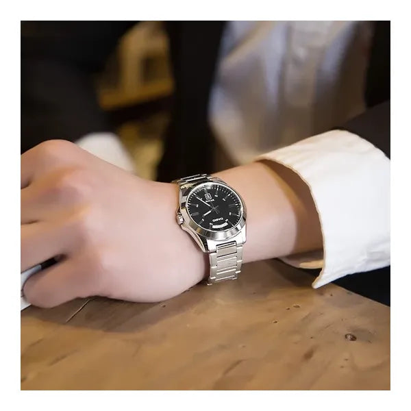 Casio MTP-1381D-1AVDF férfi karóra, acél szíj, fekete számlap, WR50