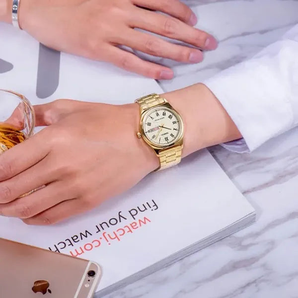 Casio MTP-V006G-9B férfi karóra, arany acél szíj, 38 mm, sárga számlap