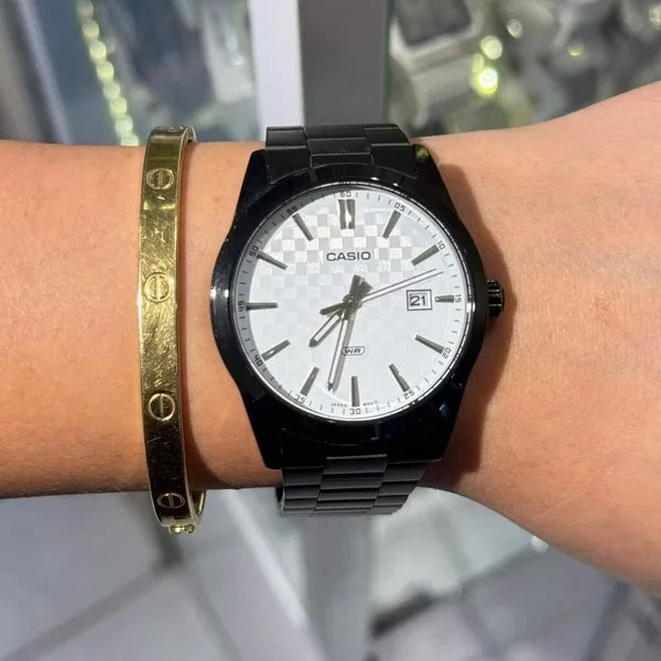 Casio MTP-VD03B-7A férfi karóra, fekete acél, 42 mm, fehér számlap, WR50