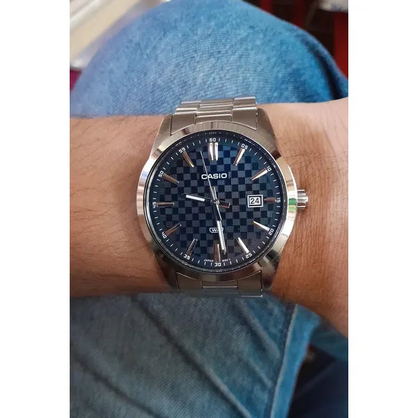 Casio MTP-VD03D-2A férfi kvarc karóra, acél, kék számlap, WR50, dátum, díszdoboz
