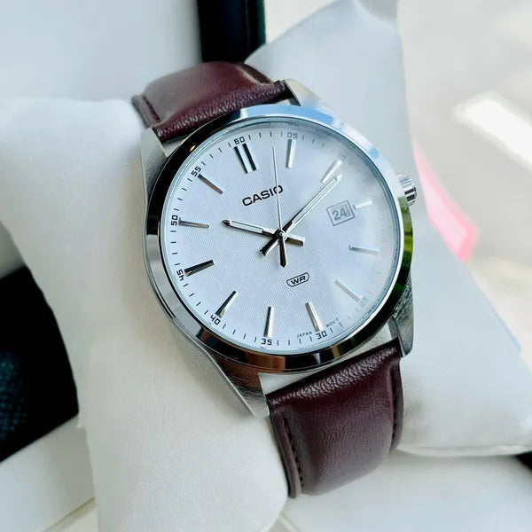 Casio MTP-VD03L-5A férfi karóra, barna bőrszíj, 42 mm, WR50, dátum