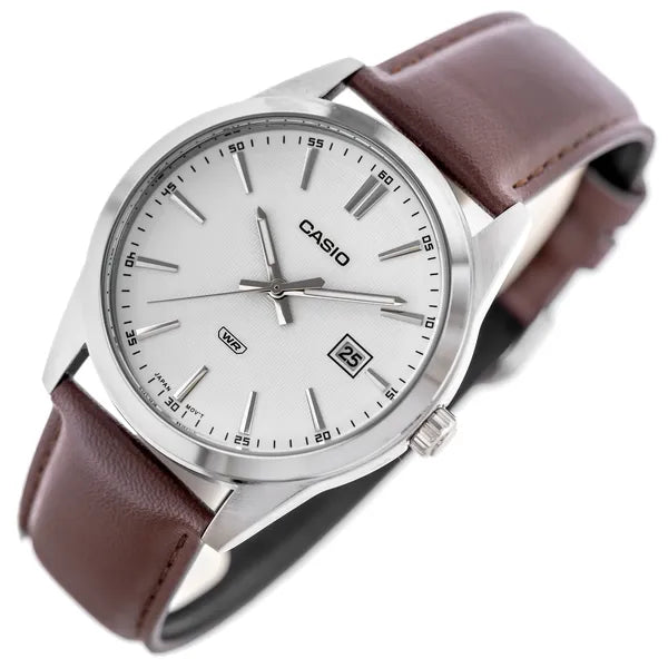 Casio MTP-VD03L-5A férfi karóra, barna bőrszíj, 42 mm, WR50, dátum