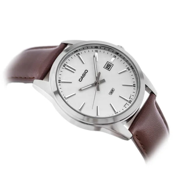 Casio MTP-VD03L-5A férfi karóra, barna bőrszíj, 42 mm, WR50, dátum