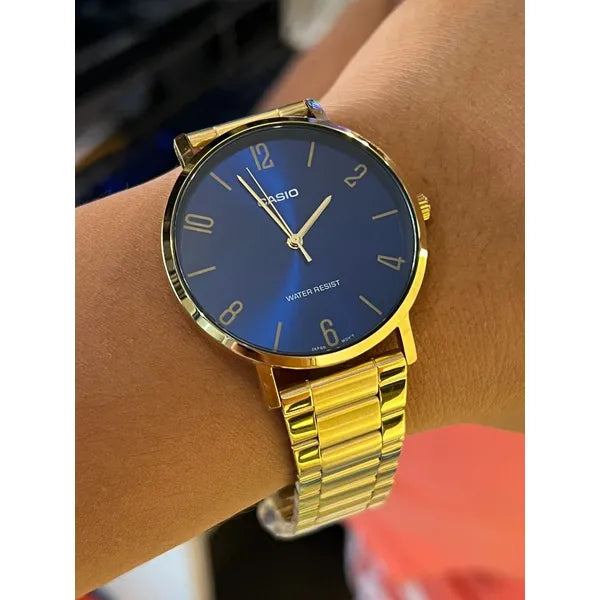 Casio MTP-VT01G-2B2 férfi karóra, arany acél, kék számlap, 40 mm, WR30
