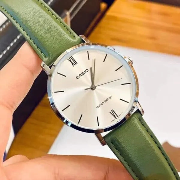 Casio MTP-VT01L-3B férfi karóra, zöld bőrszíj, ezüst tok, WR30, 40 mm