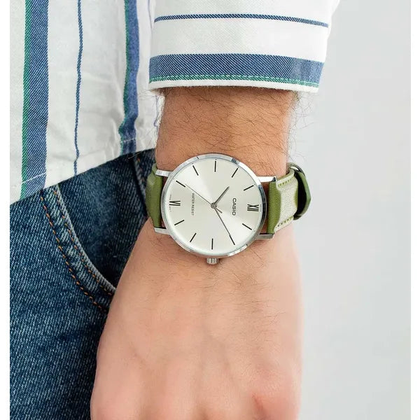 Casio MTP-VT01L-3B férfi karóra, zöld bőrszíj, ezüst tok, WR30, 40 mm