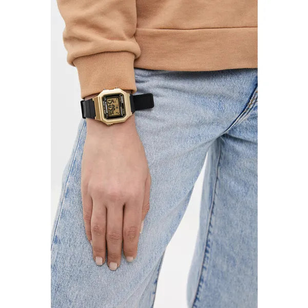 Casio W-217HM-9A uniszex digitális karóra, arany tok, fekete szíj, WR50, doboz