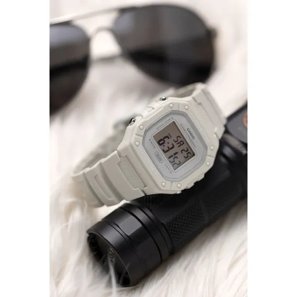 Casio W-218HC-8A uniszex digitális óra, krémszínű szíj, WR50, LED