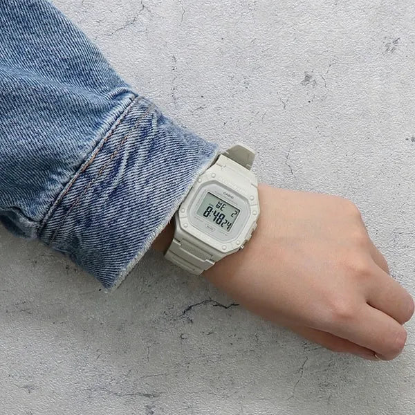 Casio W-218HC-8A uniszex digitális óra, krémszínű szíj, WR50, LED