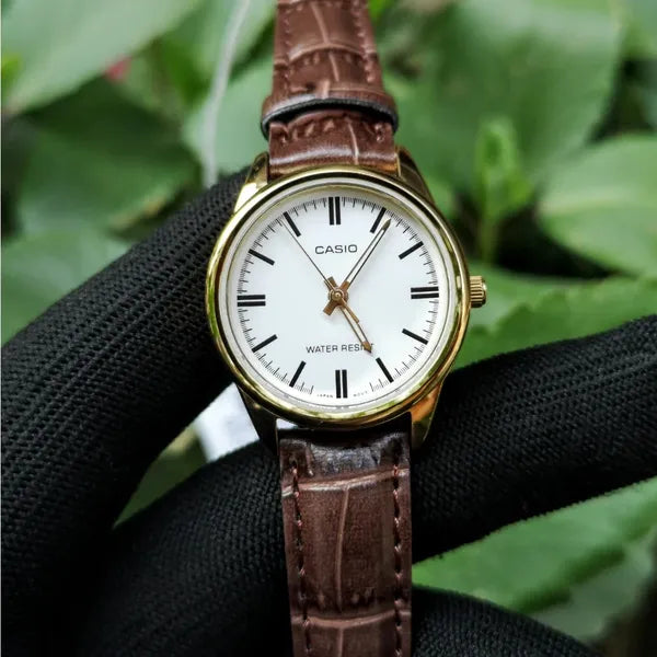 Casio LTP-V005GL-7A női karóra, aranytok, barna bőrszíj, fehér számlap, WR30