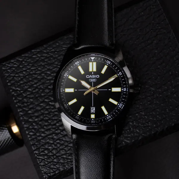 Casio MTP-VD02BL-1E férfi karóra, fekete bőr szíj, dátum, WR30, 41 mm