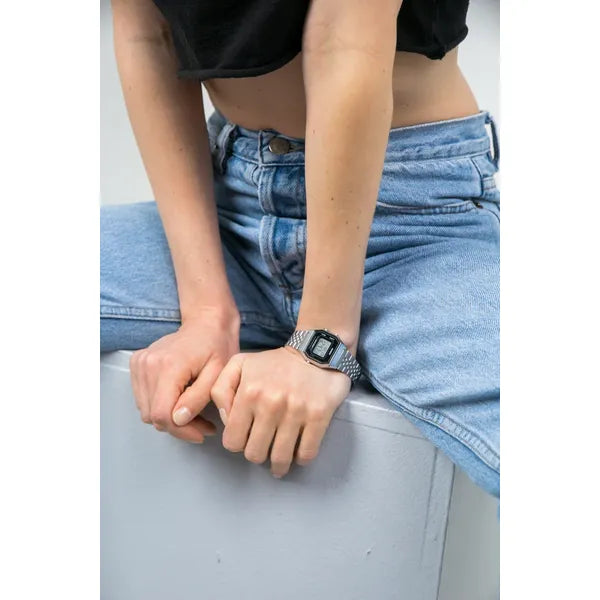 Casio Vintage LA680WA-1 női digitális karóra, ezüst acél, WR30, doboz