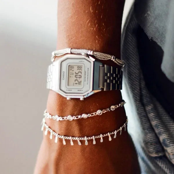 Casio LA680WA-7 női digitális karóra, ezüst, acél szíj, WR30, díszdoboz