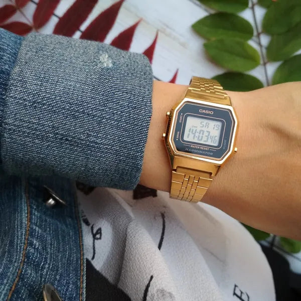 Casio Vintage LA680WEGA-1ER női karóra, arany, digitális, WR30, díszdoboz