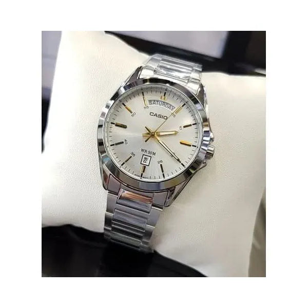 Casio MTP-1370D-7A2V férfi karóra, acél szíj, ezüst számlap, WR50, kvarc