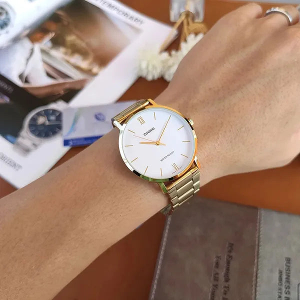 Casio LTP-VT01G-7BUDF női karóra, arany nemesacél, fehér számlap, 40 mm