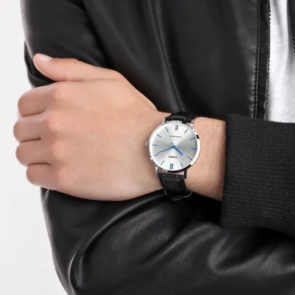 Casio MTP-VT01L-7B1 férfi karóra, 40 mm, ezüst számlap, fekete bőrszíj, WR30