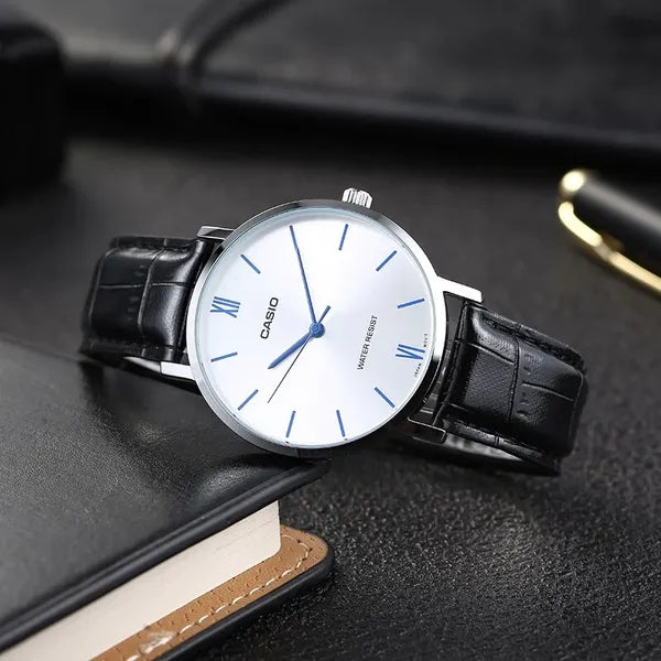 Casio MTP-VT01L-7B1 férfi karóra, 40 mm, ezüst számlap, fekete bőrszíj, WR30