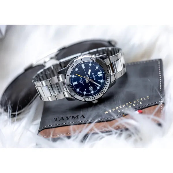 Casio MTP-VD01D-2E férfi karóra, acél szíj, kék számlap, 44 mm, WR50