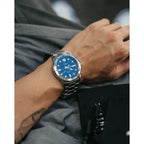 Casio MTP-VD01D-2E férfi karóra, acél szíj, kék számlap, 44 mm, WR50