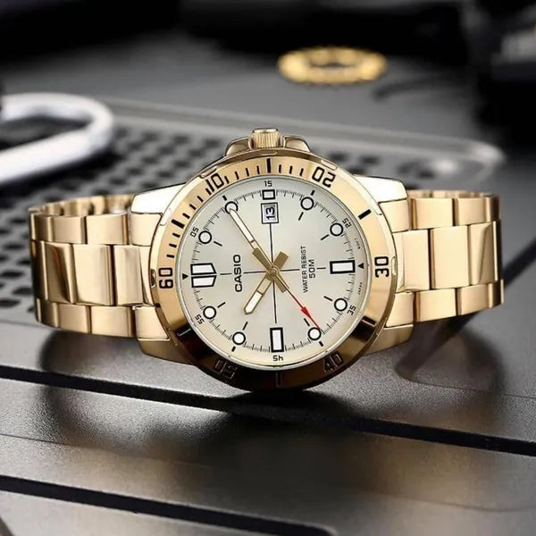 Casio MTP-VD01G-9E férfi karóra, arany, kvarc, acél szíj, WR50, díszdoboz
