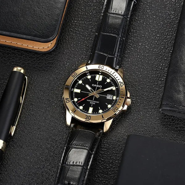 Casio MTP-VD01GL-1E férfi karóra, arany tok, fekete bőrszíj, 44 mm, WR50, dátum