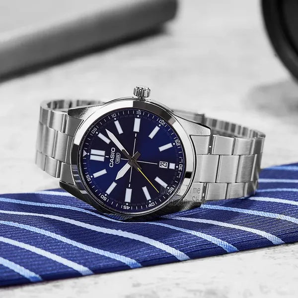 Casio MTP-VD02D-2E férfi karóra, acél szíj, kék számlap, dátum, 3 ATM