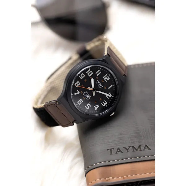 Casio MW-240B-5B férfi karóra, 44 mm, WR50, bőr/textil szíj, fekete számlap
