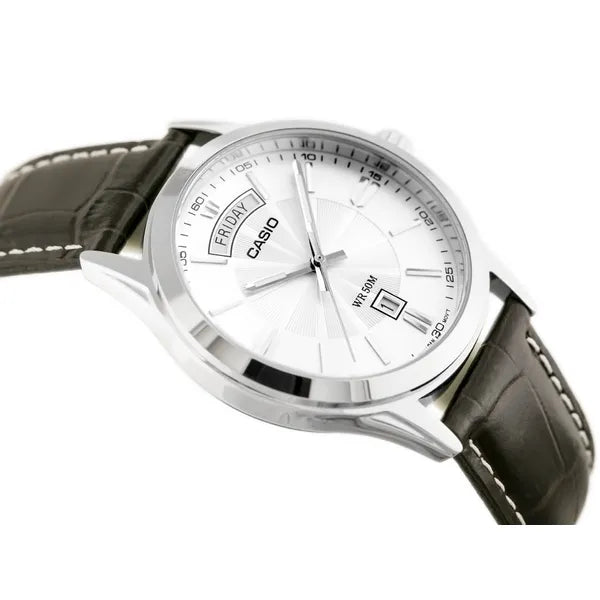 Casio MTP-1381L-7AV férfi karóra, 40 mm, ezüst számlap, barna bőr, WR50