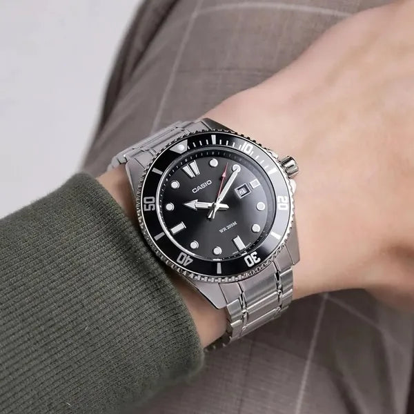 Casio MDV-107D-1A1 férfi búváróra, acél szíj, WR200, fekete számlap