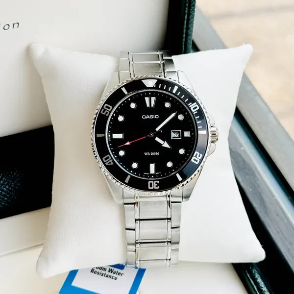 Casio MDV-107D-1A1 férfi búváróra, acél szíj, WR200, fekete számlap