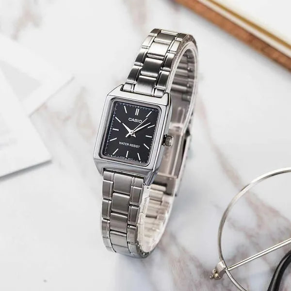 Casio LTP-V007D-1E női karóra, fekete számlap, acél szíj, téglalap tok