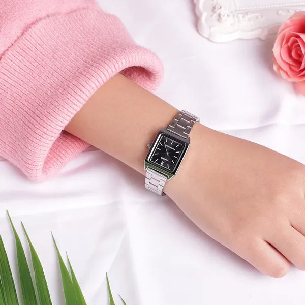 Casio LTP-V007D-1E női karóra, fekete számlap, acél szíj, téglalap tok